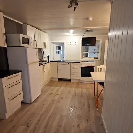 Cozy Basement In Shared & Affordable